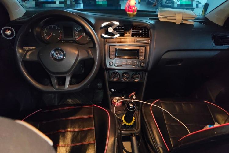 Used Volkswagen Polo 2016 1.4L Manual Fashion Model Center Console