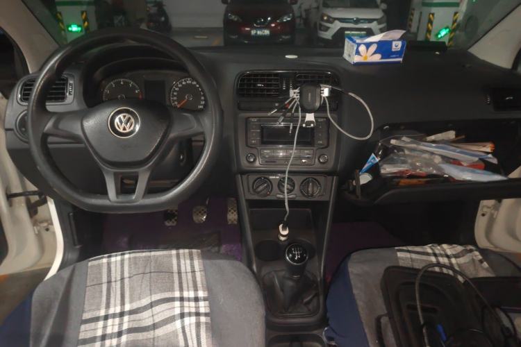 Used Volkswagen Polo 2016 1.4L Manual Fashion Model Center Console