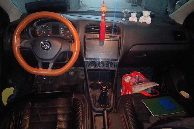 Used Volkswagen Polo 2016 1.4L Manual Fashion Model Center Console