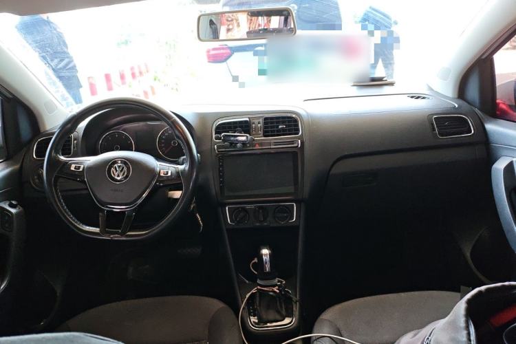 Used Volkswagen Polo 2016 1.6L Automatic Comfort Model Center Console