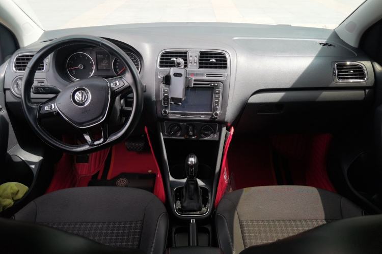 Used Volkswagen Polo 2016 1.6L Automatic Comfort Model Center Console