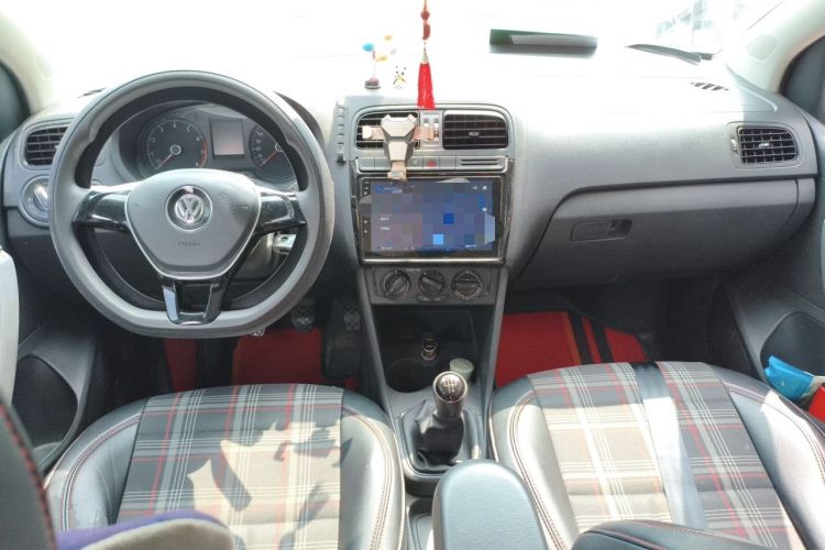 Used Volkswagen Polo 2016 1.4L Manual Fashion Model Center Console