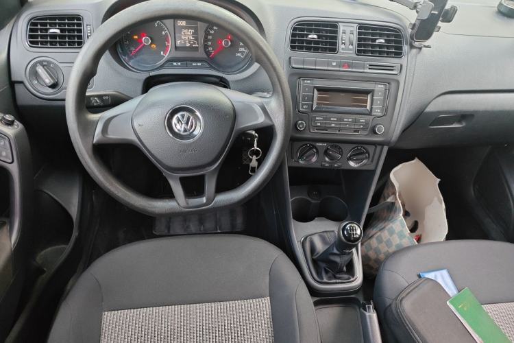 Used Volkswagen Polo 2016 1.4L Manual Fashion Model Center Console
