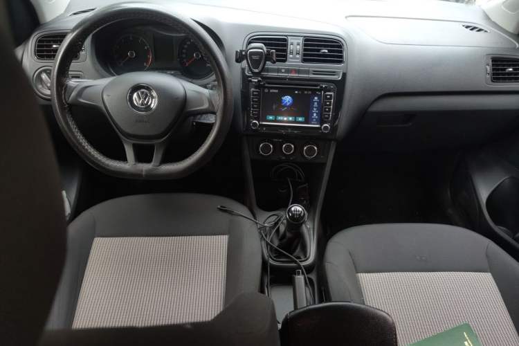 Used Volkswagen Polo 2016 1.4L Manual Fashion Model Center Console