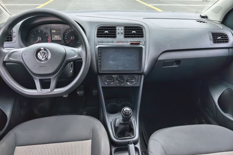 Used Volkswagen Polo 2016 1.4L Manual Fashion Model Center Console