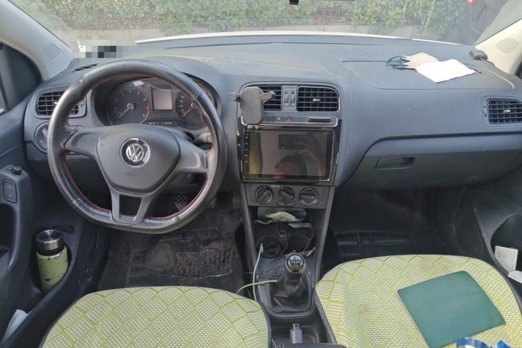 Used Volkswagen Polo 2016 1.4L Manual Fashion Model Center Console