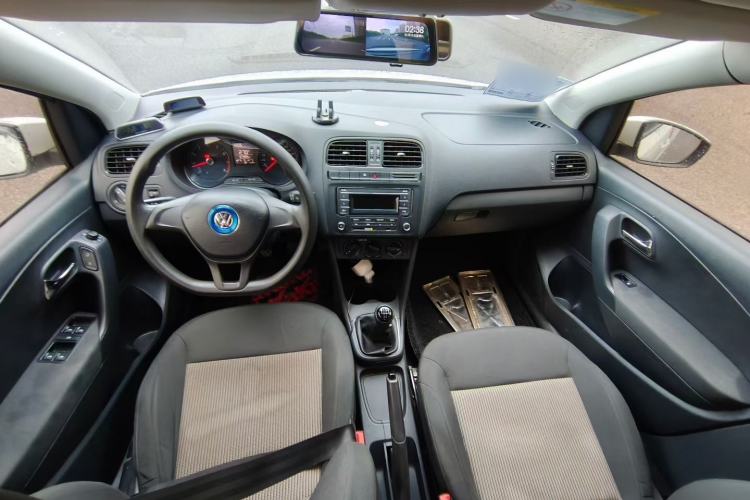 Used Volkswagen Polo 2016 1.4L Manual Fashion Model Center Console