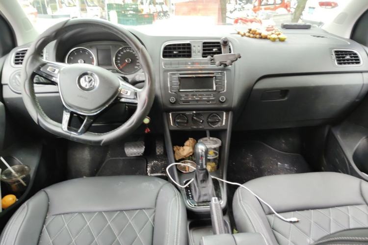Used Volkswagen Polo 2016 1.6L Automatic Comfort Model Center Console
