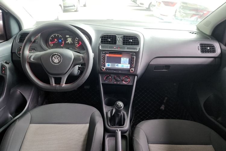 Used Volkswagen Polo 2016 1.4L Manual Fashion Model Center Console