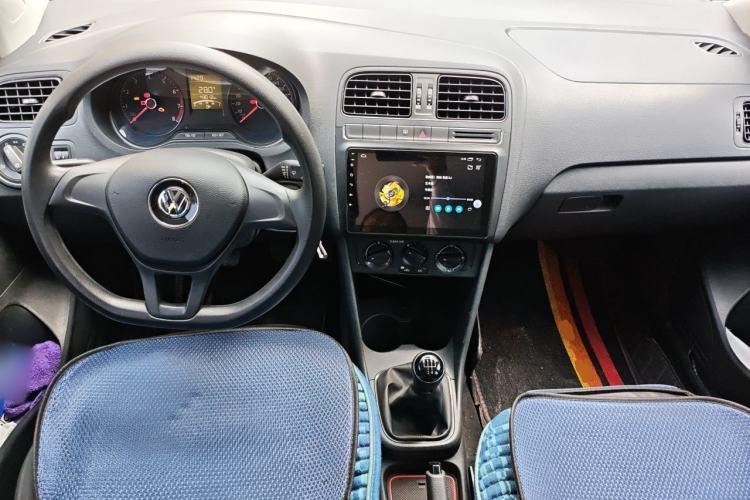 Used Volkswagen Polo 2016 1.4L Manual Fashion Model Center Console