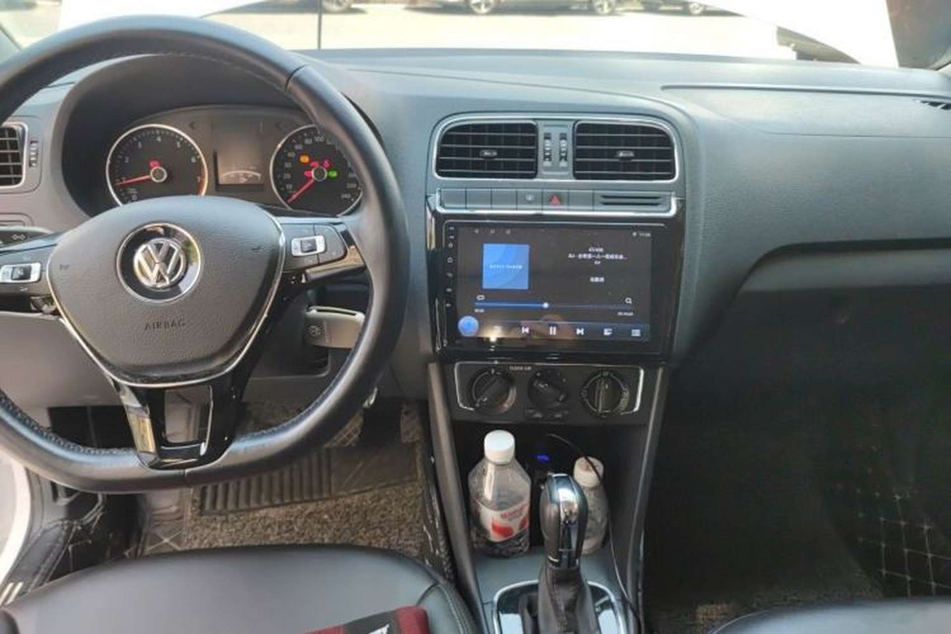 Used Volkswagen Polo 2016 1.6L Automatic Comfort Model Center Console