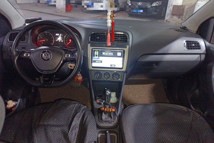 Used Volkswagen Polo 2016 1.6L Automatic Comfort Model Center Console