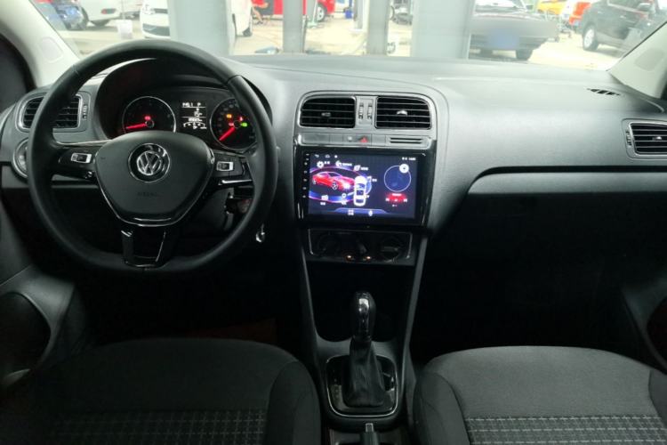 Used Volkswagen Polo 2016 1.6L Automatic Comfort Model Center Console