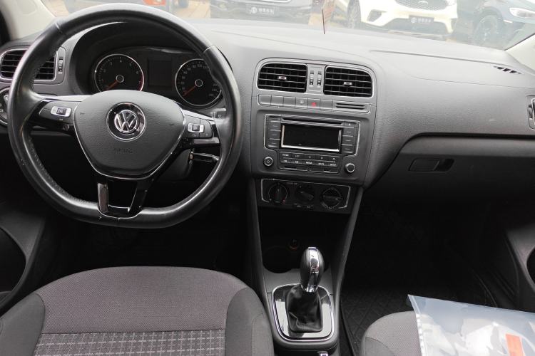 Used Volkswagen Polo 2016 1.6L Automatic Comfort Model Center Console