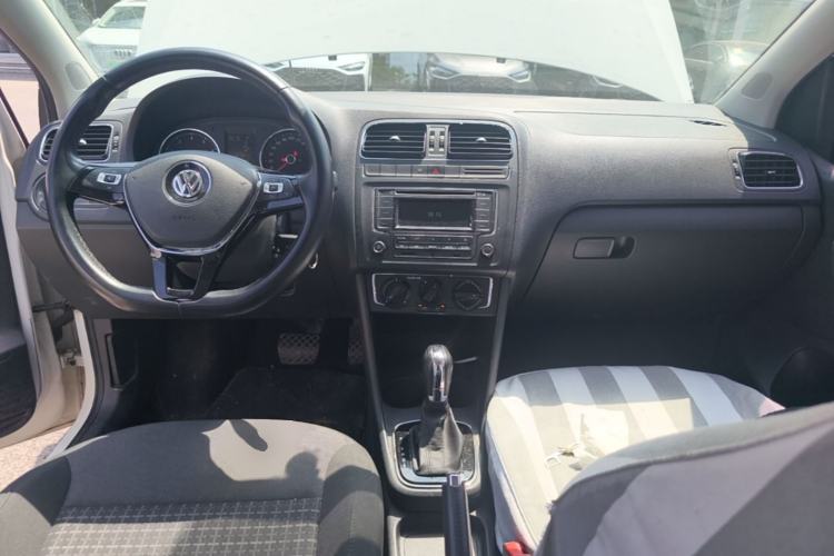 Used Volkswagen Polo 2016 1.6L Automatic Comfort Model Center Console