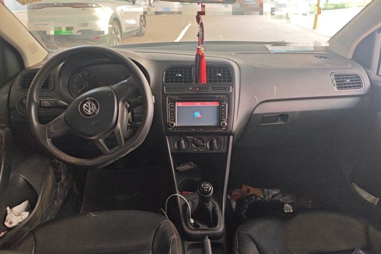 Used Volkswagen Polo 2016 1.4L Manual Fashion Model Center Console