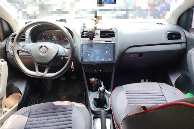 Used Volkswagen Polo 2016 1.4L Manual Fashion Model Center Console