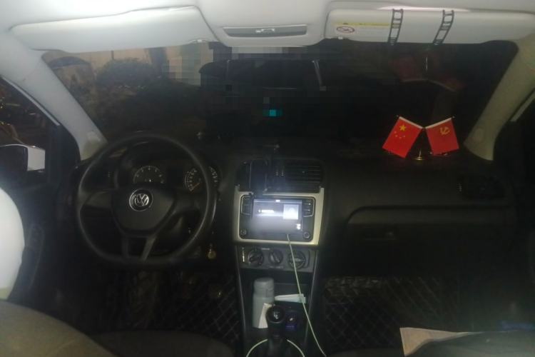 Used Volkswagen Polo 2016 1.4L Manual Fashion Model Center Console