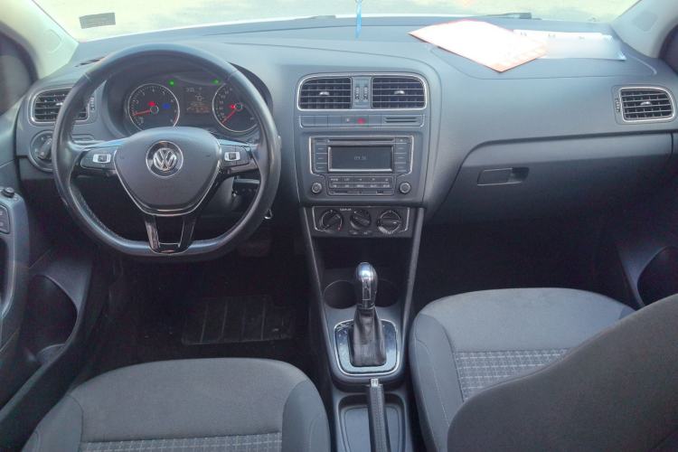 Used Volkswagen Polo 2016 1.6L Automatic Comfort Model Center Console