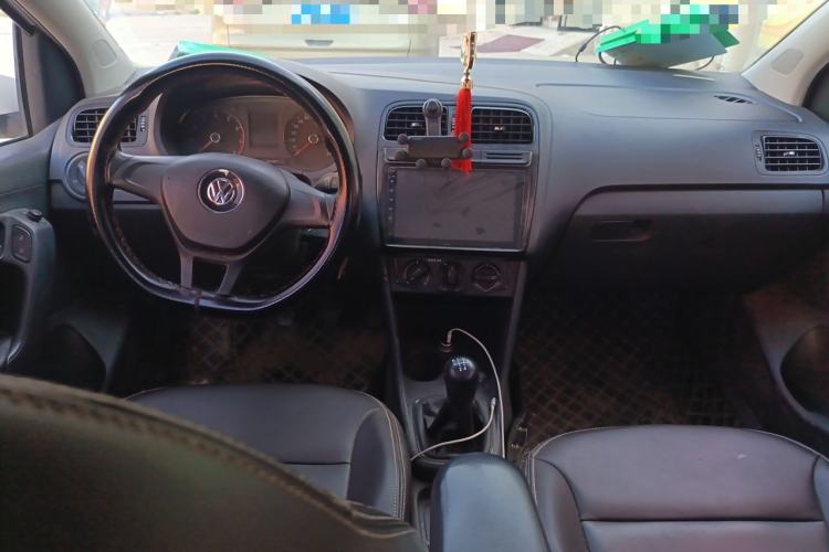 Used Volkswagen Polo 2016 1.4L Manual Fashion Model Center Console