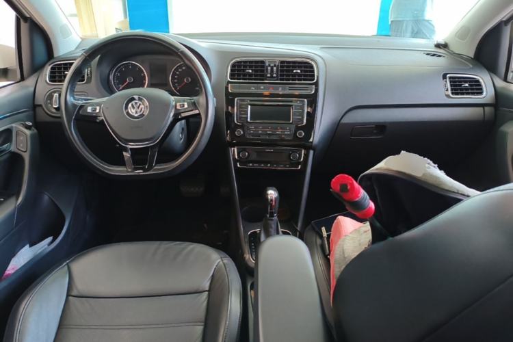 Used Volkswagen Polo 2016 1.6L Automatic Luxury Model Center Console