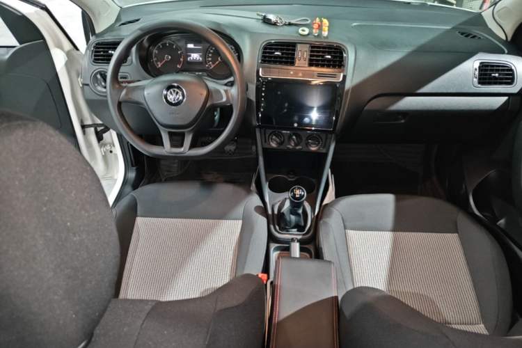 Used Volkswagen Polo 2016 1.4L Manual Fashion Model Center Console