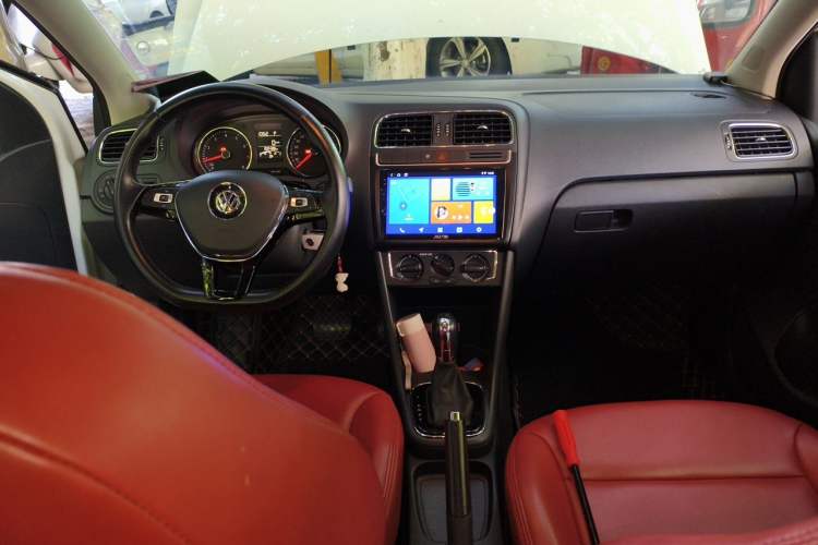 Used Volkswagen Polo 2016 1.6L Automatic Comfort Model Center Console