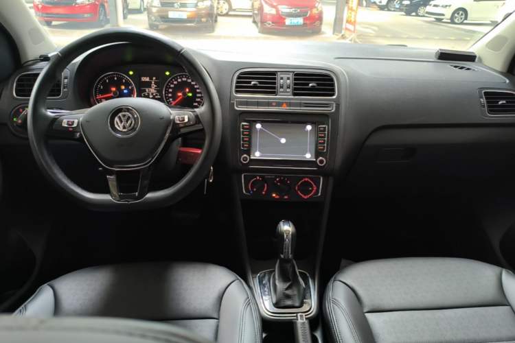 Used Volkswagen Polo 2016 1.6L Automatic Comfort Model Center Console