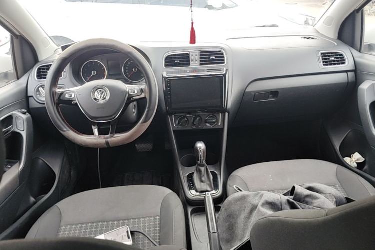 Used Volkswagen Polo 2016 1.6L Automatic Comfort Model Center Console