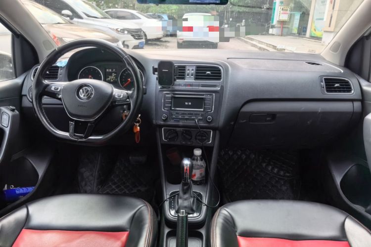 Used Volkswagen Polo 2016 1.6L Automatic Comfort Model Center Console