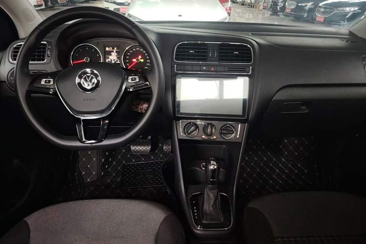 Used Volkswagen Polo 2016 1.6L Automatic Comfort Model Center Console