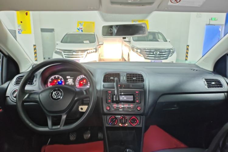 Used Volkswagen Polo 2016 1.4L Manual Fashion Model Center Console