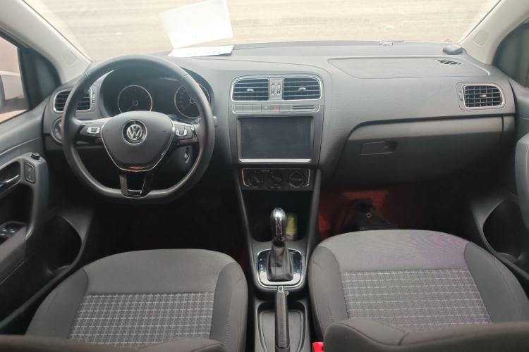 Used Volkswagen Polo 2016 1.6L Automatic Comfort Model Center Console