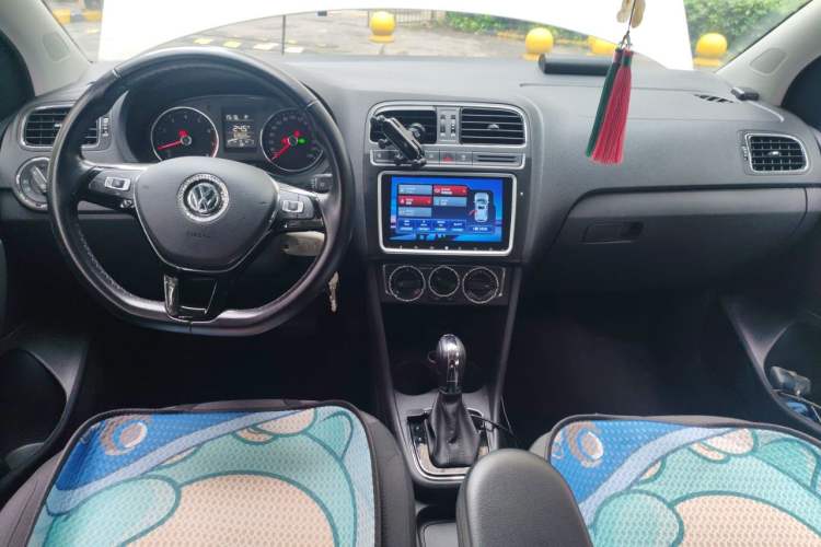 Used Volkswagen Polo 2016 1.6L Automatic Comfort Model Center Console