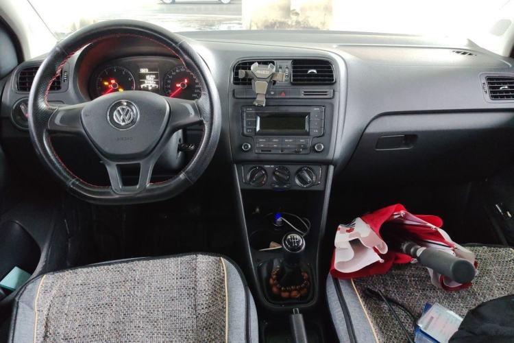 Used Volkswagen Polo 2016 1.4L Manual Fashion Model Center Console