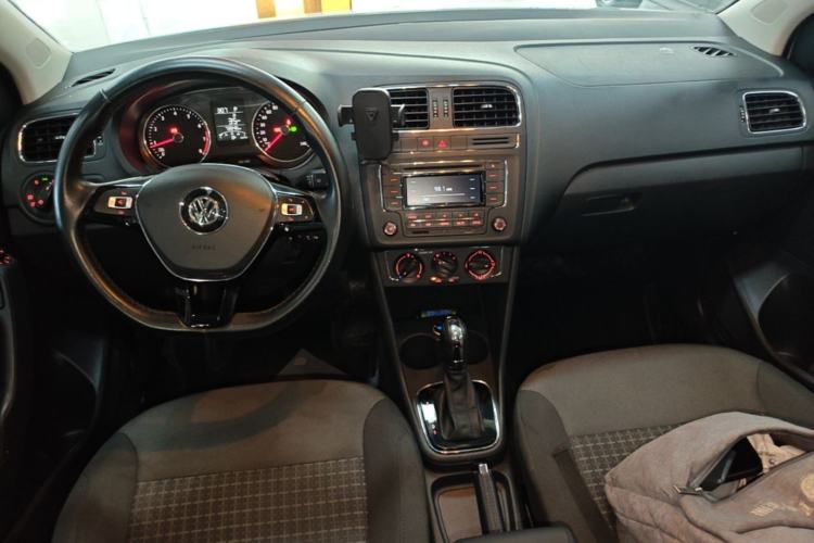 Used Volkswagen Polo 2016 1.6L Automatic Comfort Model Center Console