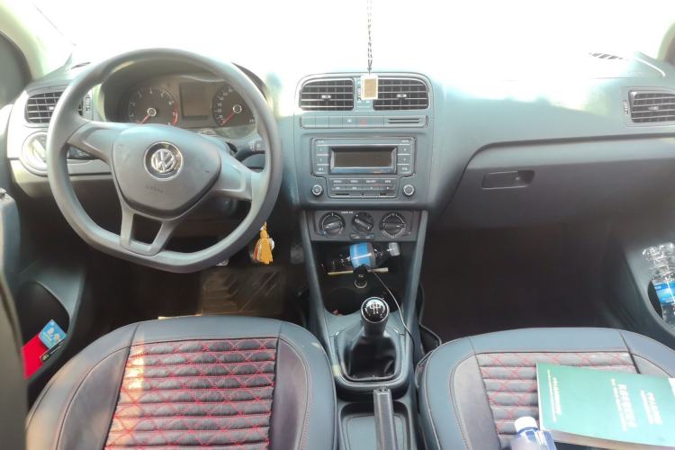 Used Volkswagen Polo 2016 1.4L Manual Fashion Model Center Console