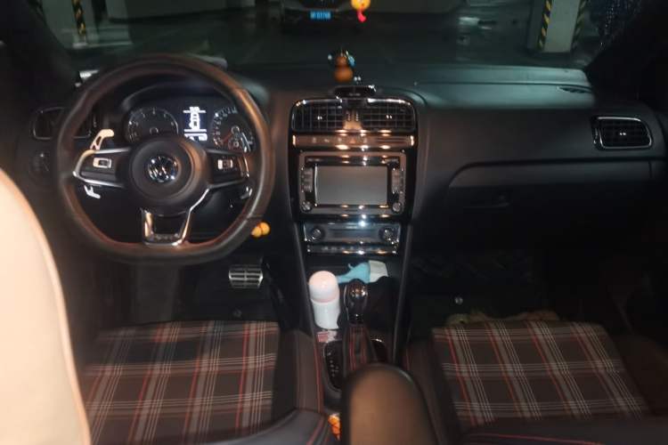 Used Volkswagen Polo 2016 1.4TSI GTI Center Console