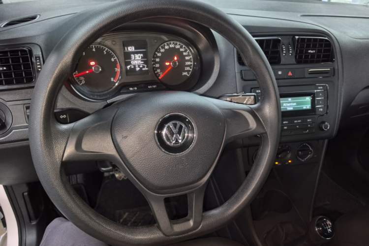 Used Volkswagen Polo 2016 1.4L Manual Fashion Model Center Console