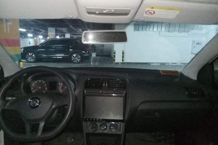 Used Volkswagen Polo 2016 1.4L Manual Fashion Model Center Console
