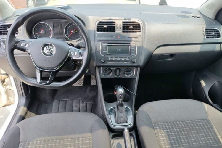 Used Volkswagen Polo 2016 1.6L Automatic Comfort Model Center Console