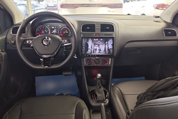 Used Volkswagen Polo 2016 1.6L Automatic Comfort Model Center Console
