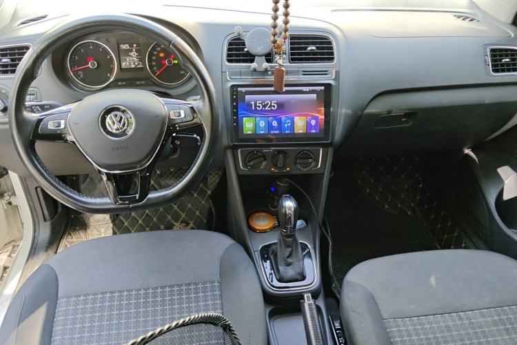 Used Volkswagen Polo 2016 1.6L Automatic Comfort Model Center Console