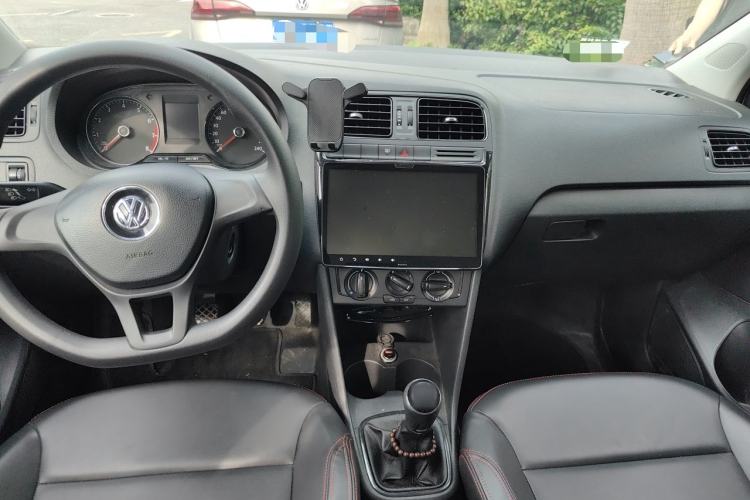 Used Volkswagen Polo 2016 1.4L Manual Fashion Model Center Console