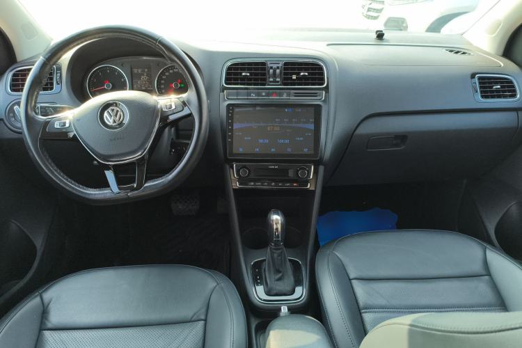 Used Volkswagen Polo 2016 1.6L Automatic Luxury Model Center Console