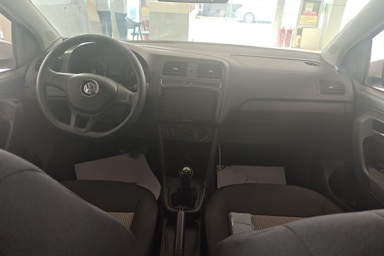 Used Volkswagen Polo 2016 1.4L Manual Fashion Model Center Console