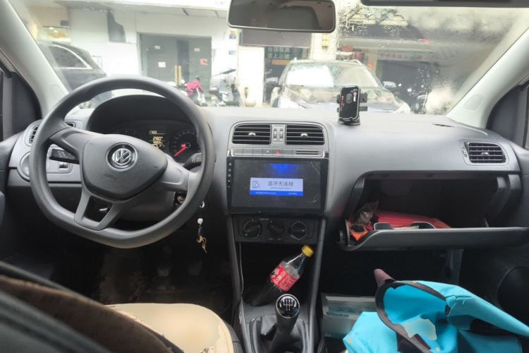 Used Volkswagen Polo 2016 1.4L Manual Fashion Model Center Console