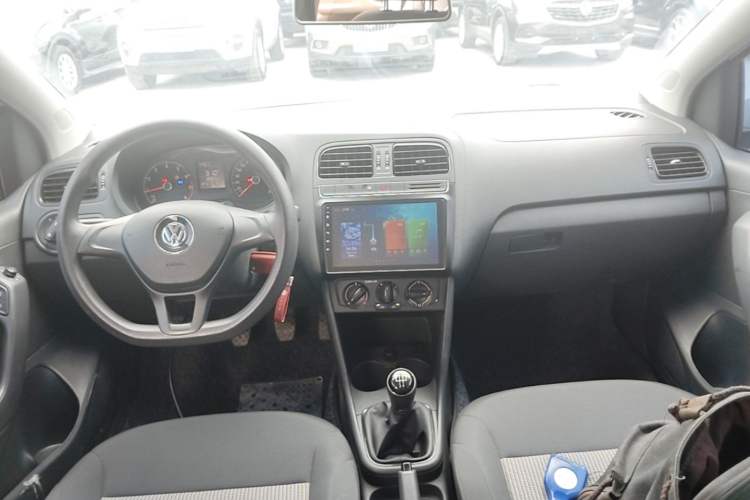 Used Volkswagen Polo 2016 1.4L Manual Fashion Model Center Console