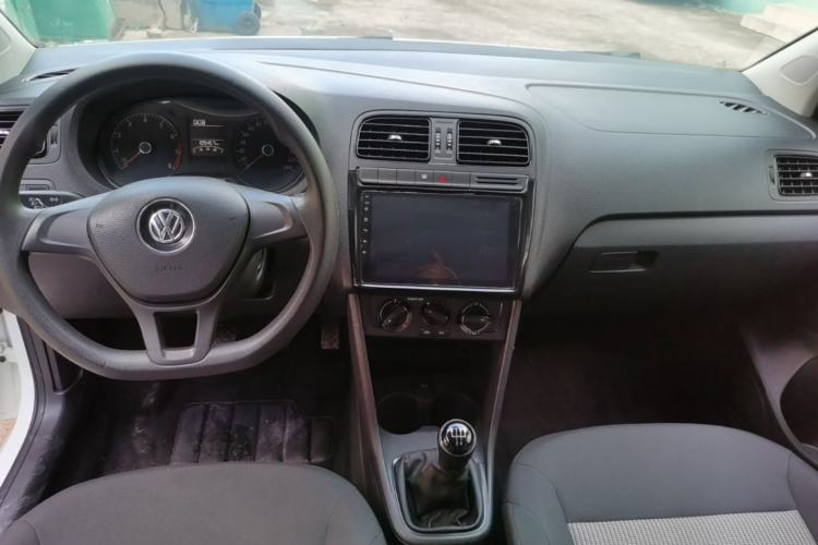 Used Volkswagen Polo 2016 1.4L Manual Fashion Model Center Console