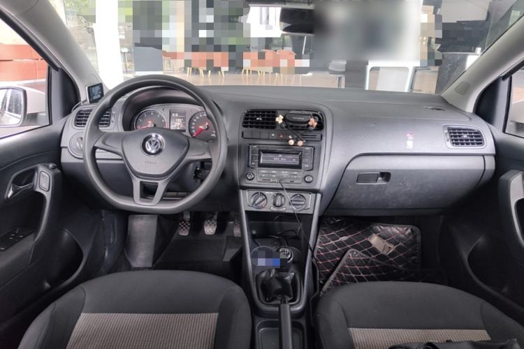 Used Volkswagen Polo 2016 1.4L Manual Fashion Model Center Console